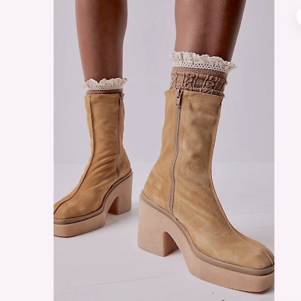 NIB Free People GIGI suede ankle boot side zipper in camel 38 mustard new in box